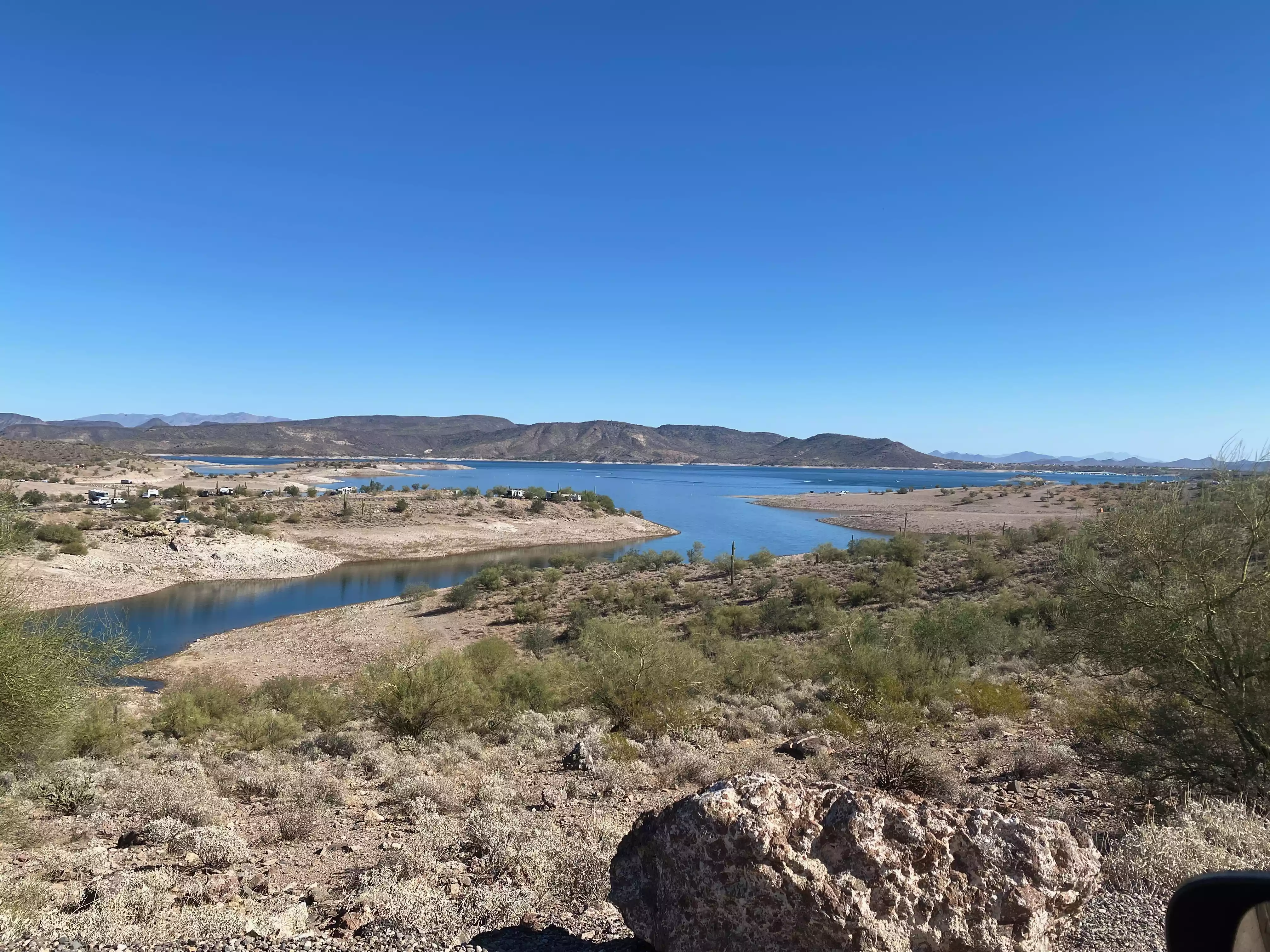 A large body of water sitting in the middle of a desert